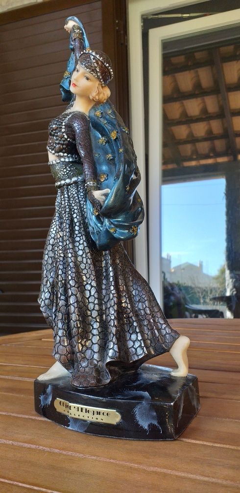 Estatueta de porcelana Object'd Elegance coleção
