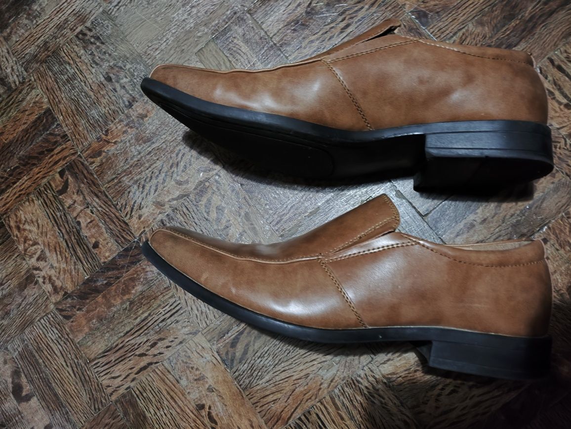 Sapatos de escritório Slip-in tamanho 42