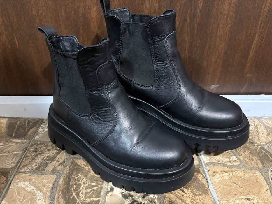 Жіночі зимові шкіряні сапожки / челсі / черевики