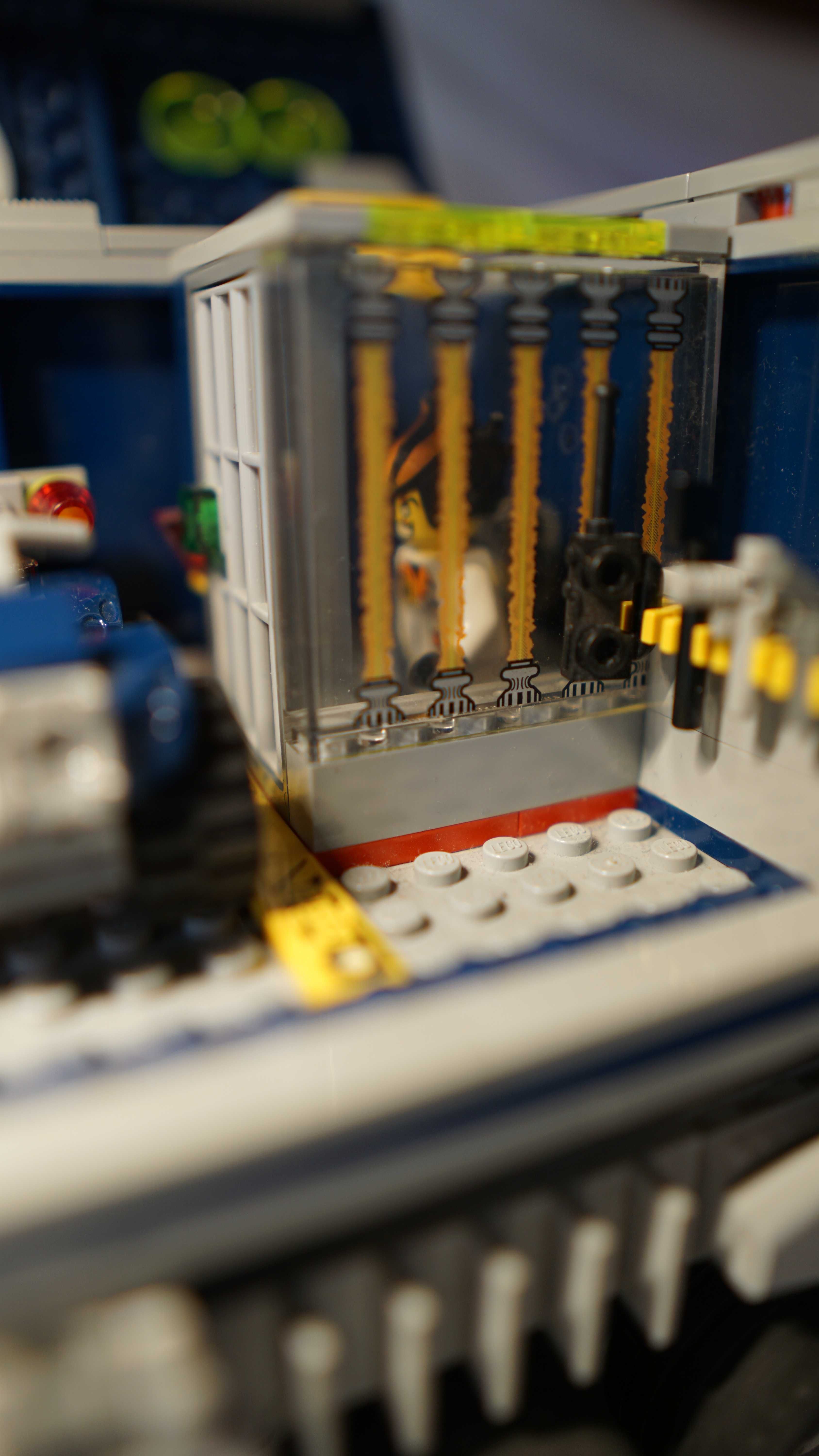 LEGO Agents 8635: Agents Misja 6: Mobilne centrum dowodzenia