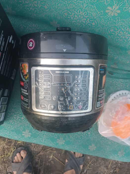 Мультиварка Redmond