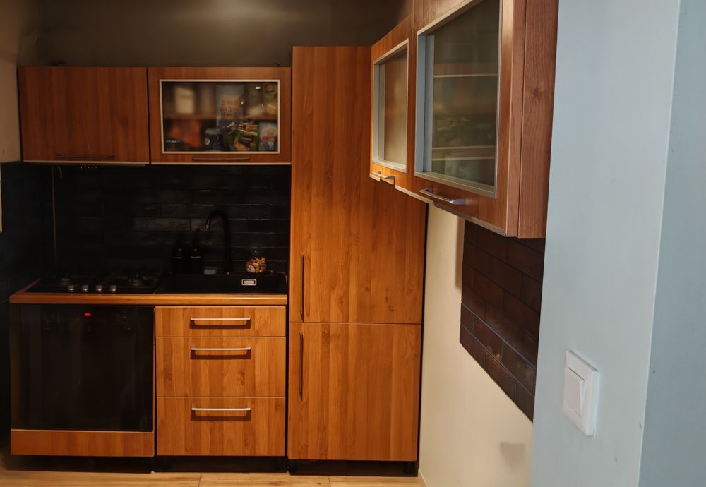 Zestaw szafek kuchennych wiszących i stojących