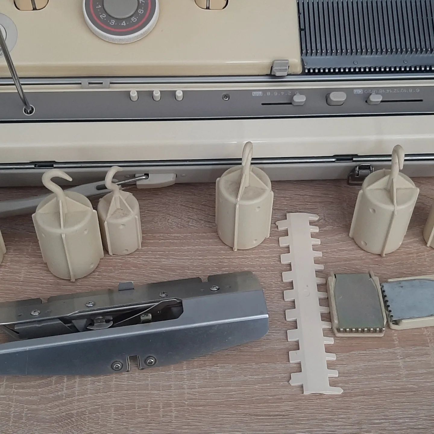 Продам вязальную машину  бразер кн 891 кр 830
