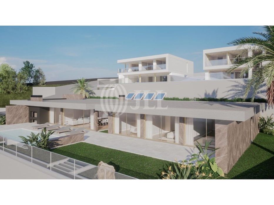 Moradia T3 , com piscina e garagem, na Calheta