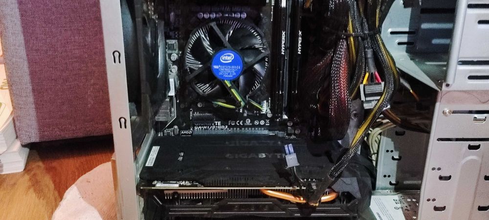Komputer stacjonarny  Procesor: Intel i5-6600 - bardzo dobry stan