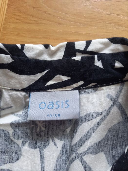 Sukienka Oasis biało-czarna w kwiaty r. 36,