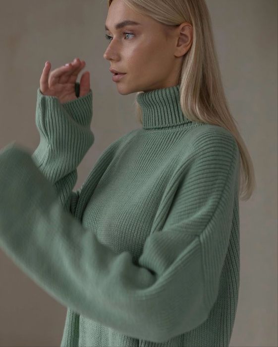 Светр мʼятного кольору від бренду Alson studio
