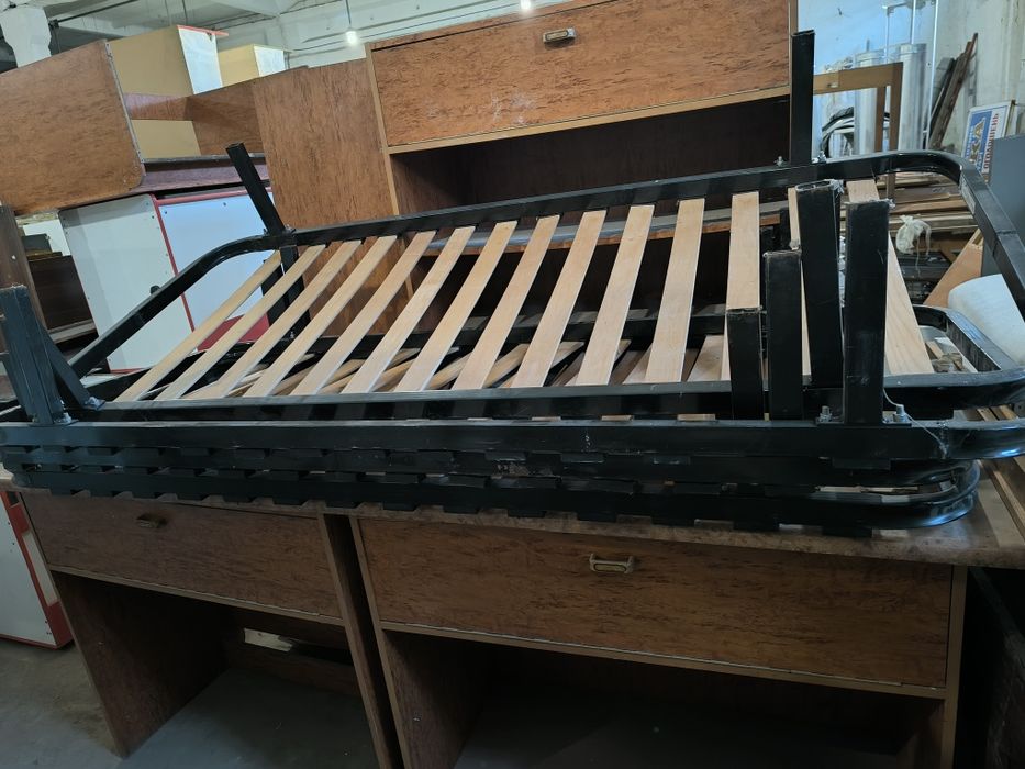 Металевий каркас ліжка