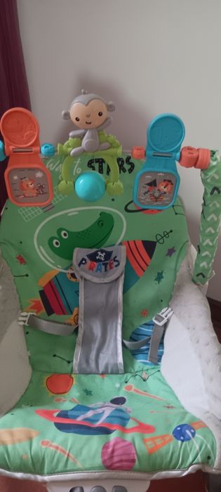 Berço e cadeira pouco usados