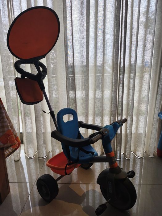 Triciclo Feber, com guiador e sombrinha