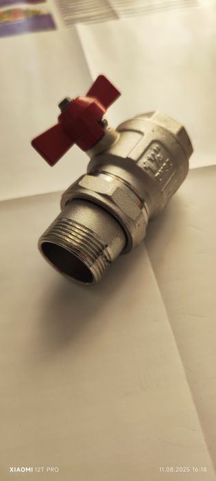 Zawór kulowy ze śrubunkiem DN 32 11/4'