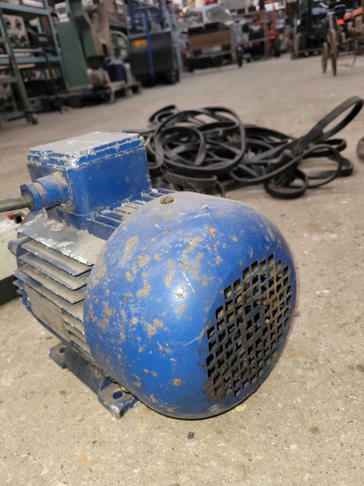 Motor trifasico IAT