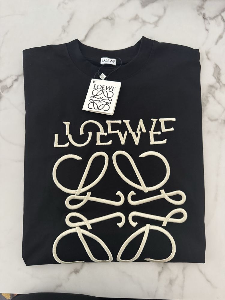 Tshirt Loewe com etiqueta
