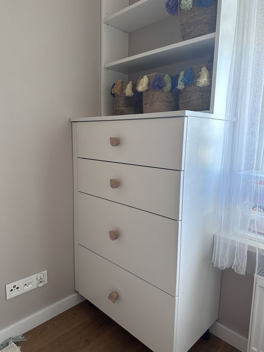 Komody i polki do pokoju dzieciecego komplet