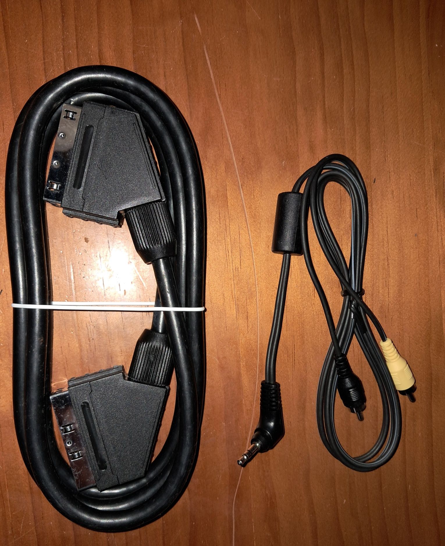 Conjunto de 2 cabos novos