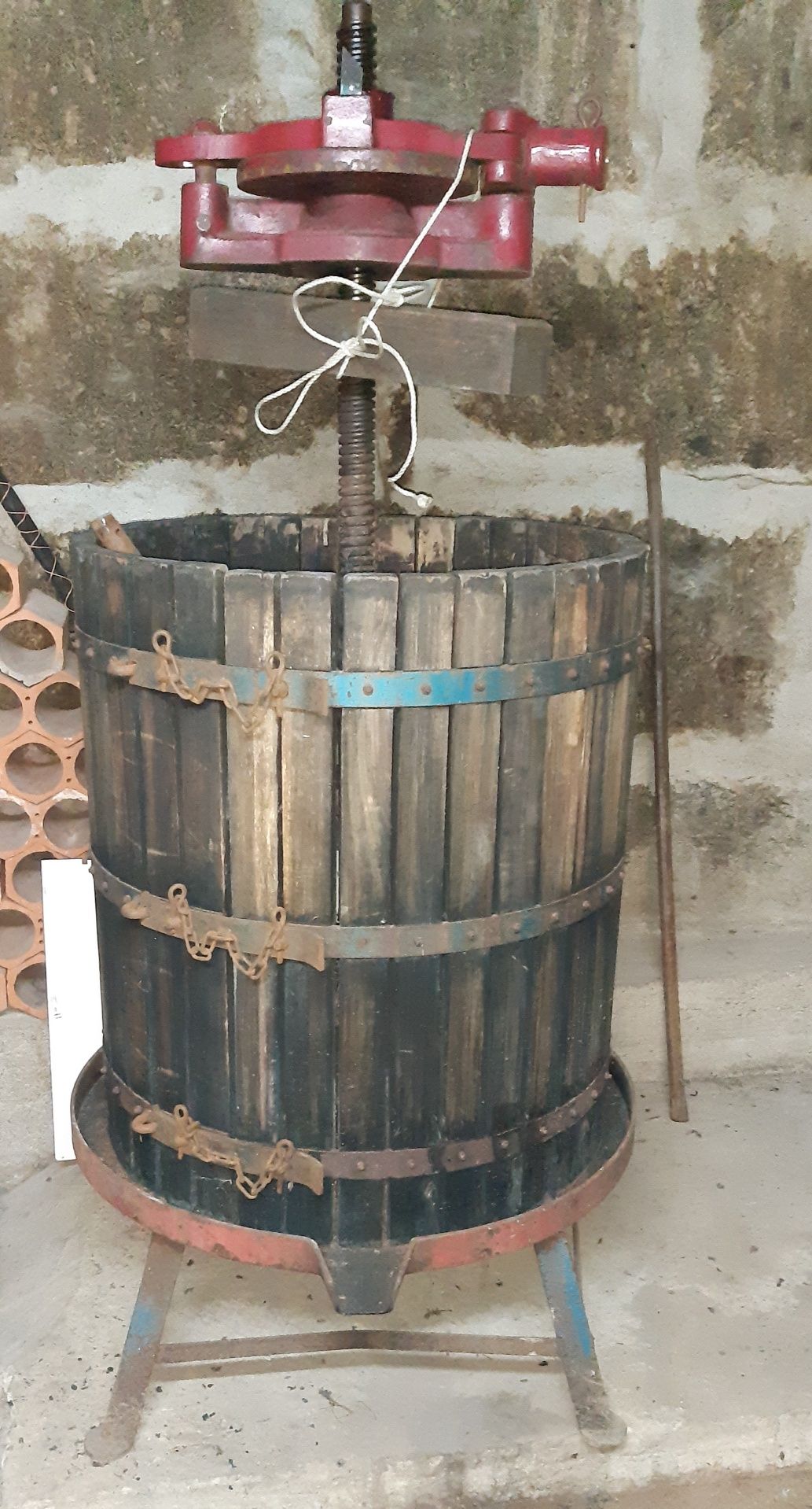Prensa de uvas manual