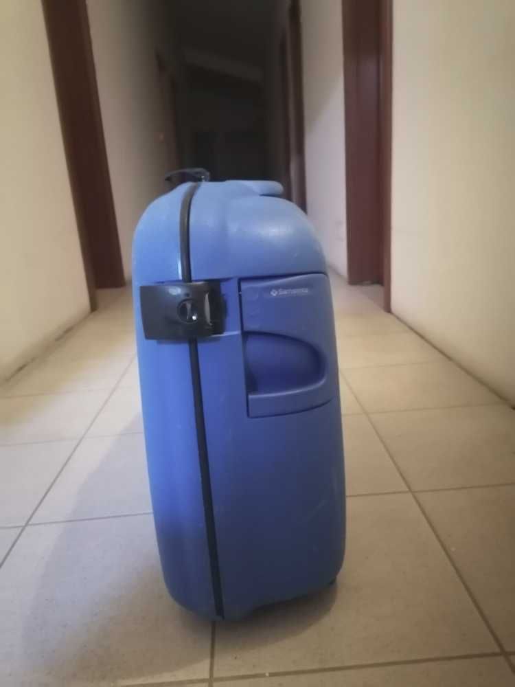 Mala Samsonite de porão