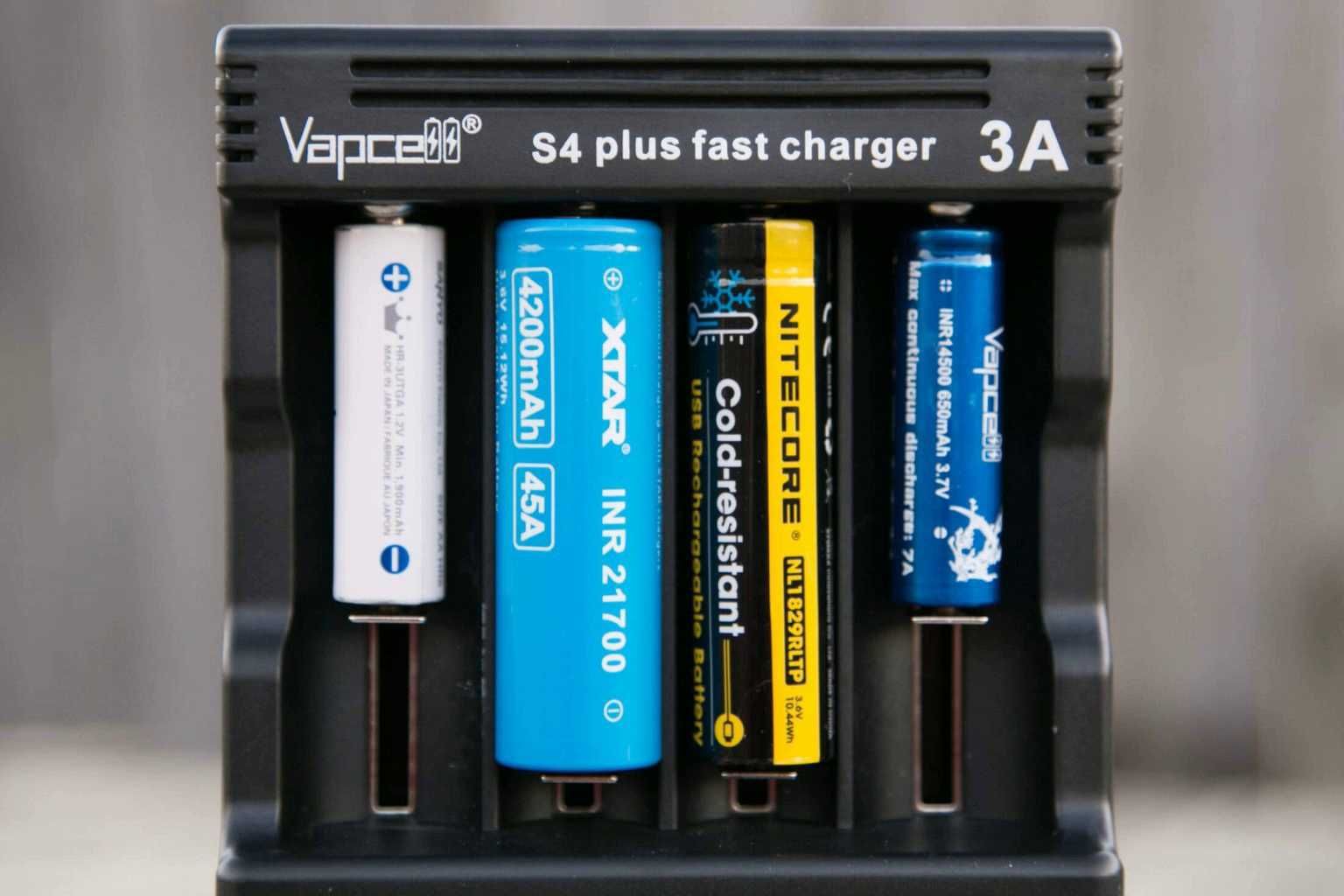 Зарядний пристрій Vapcell S4 Plus v.2 з блоком живлення 12V 5A