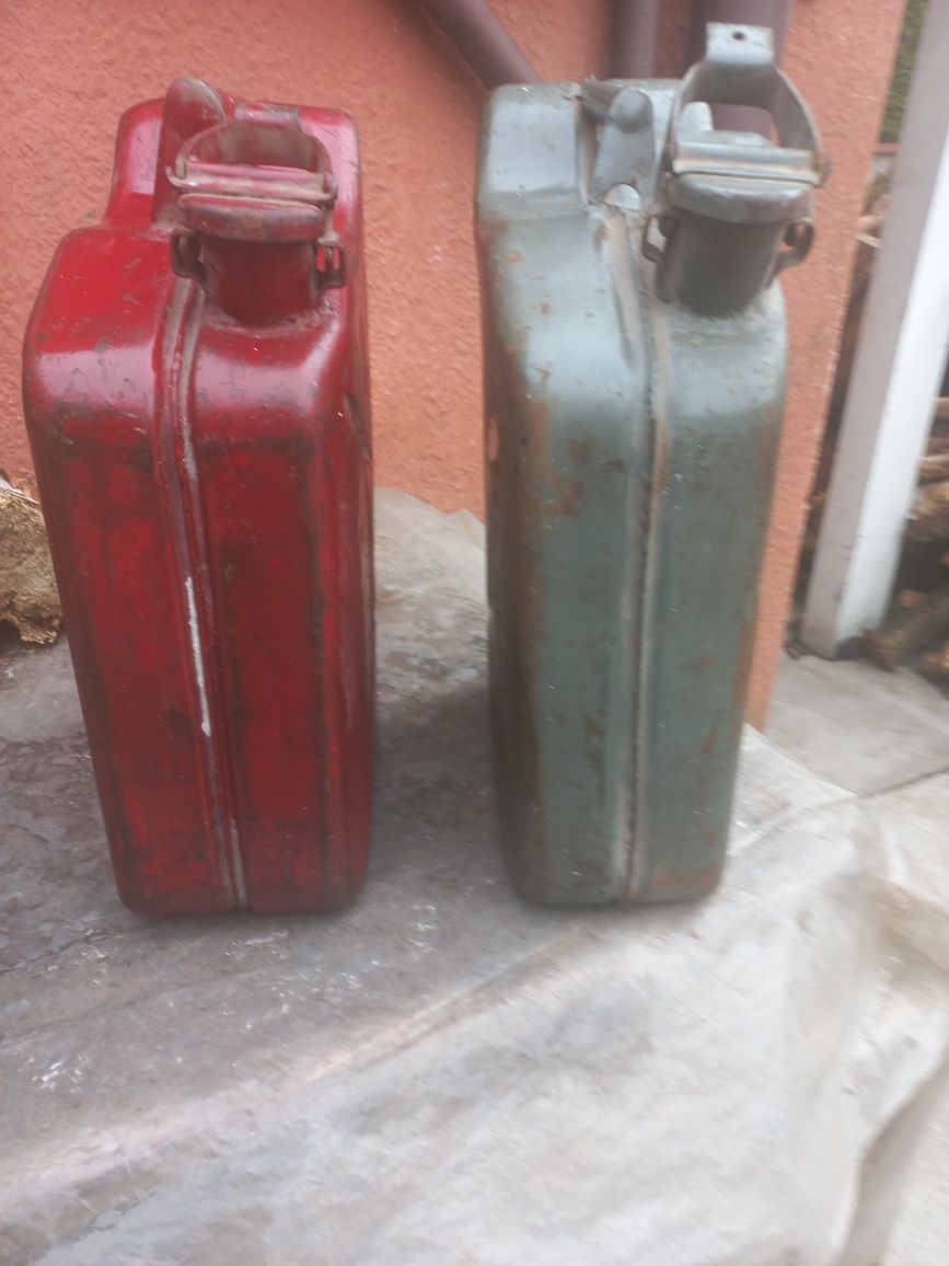 Kanistry metalowe 10 litrowe.