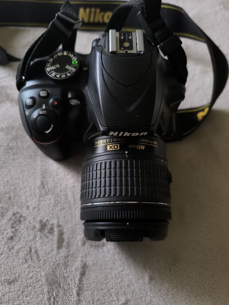 Máquina fotográfica NIKON D3400