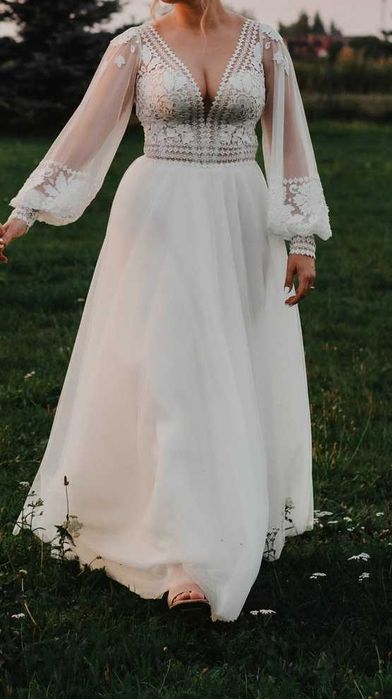 Suknia ślubna z długimi rękawem z dekoltem V