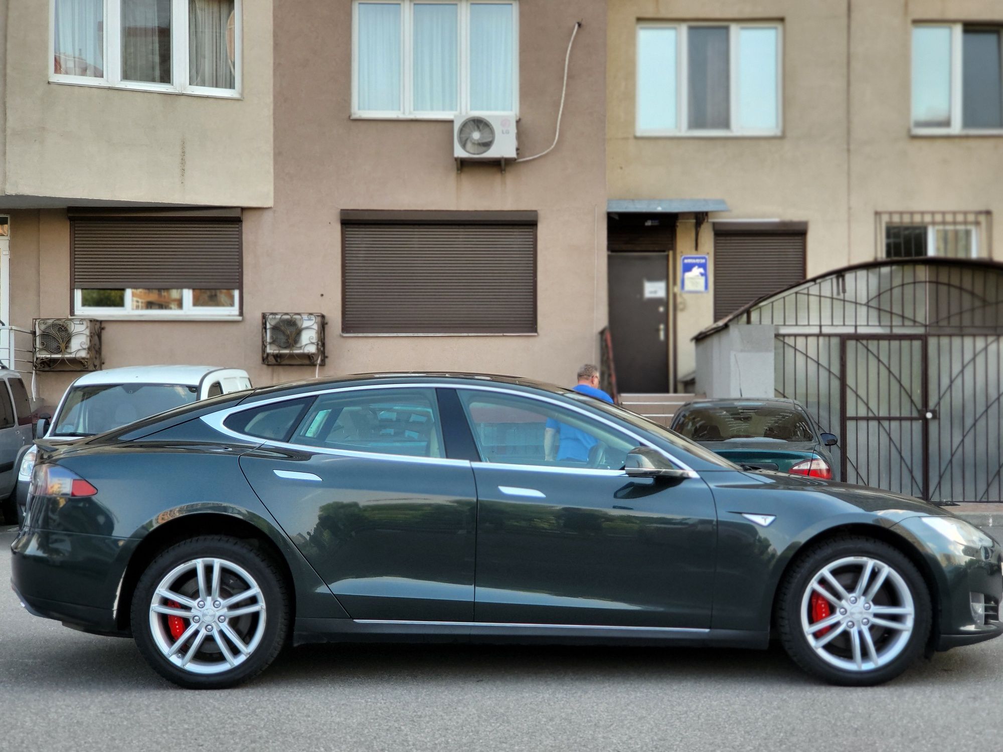 Tesla Model S P85+ 2014р.без дтп в наявності з Норвегії