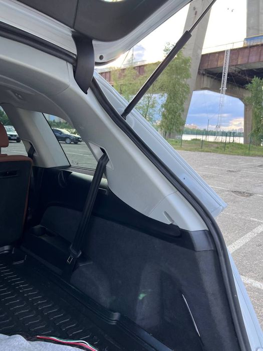 Audi Q7.Quattro Білого кольору кросовер