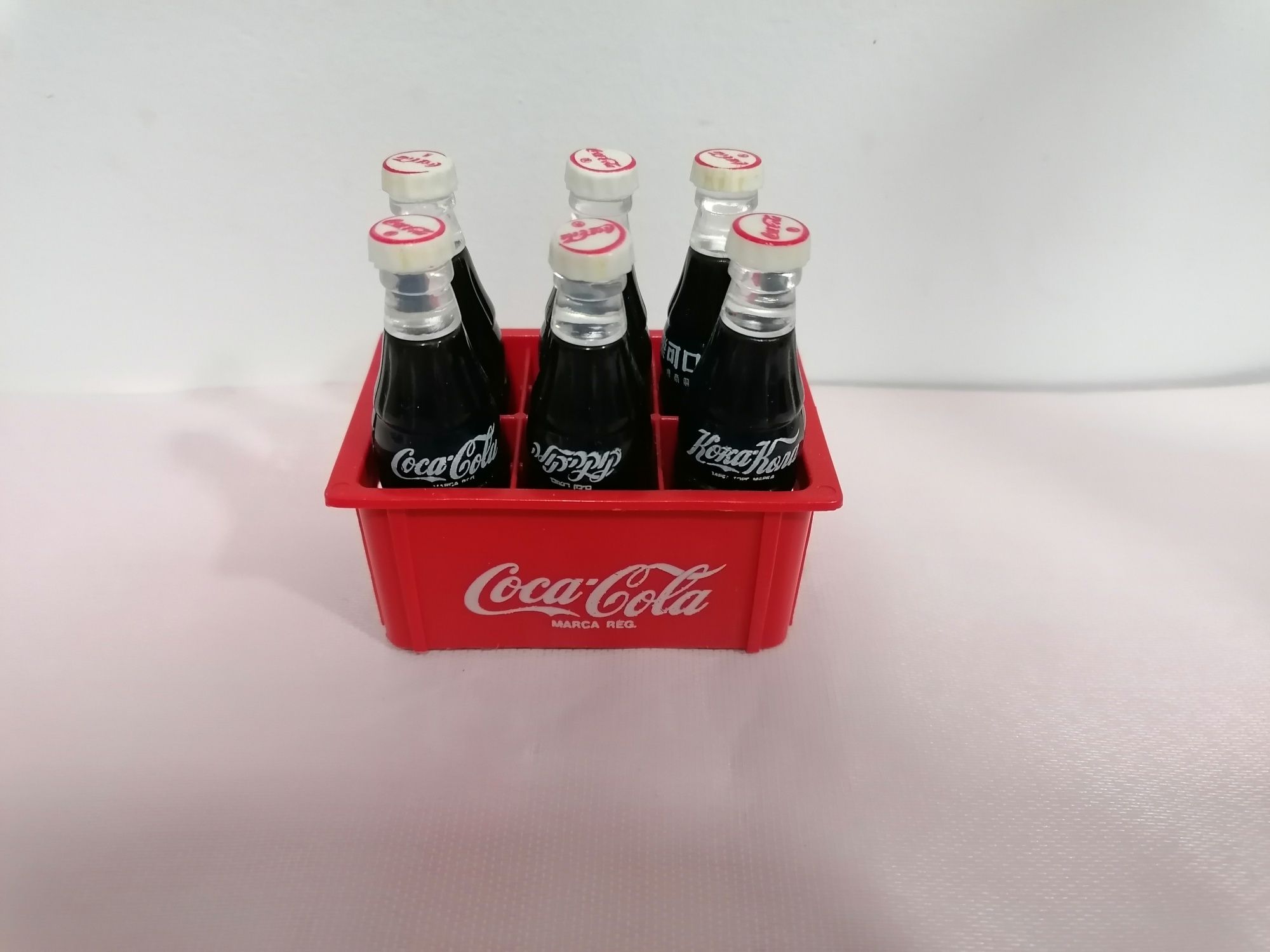 Grade miniatura com 6 garrafinhas em plástico publicidade da Coca-Cola