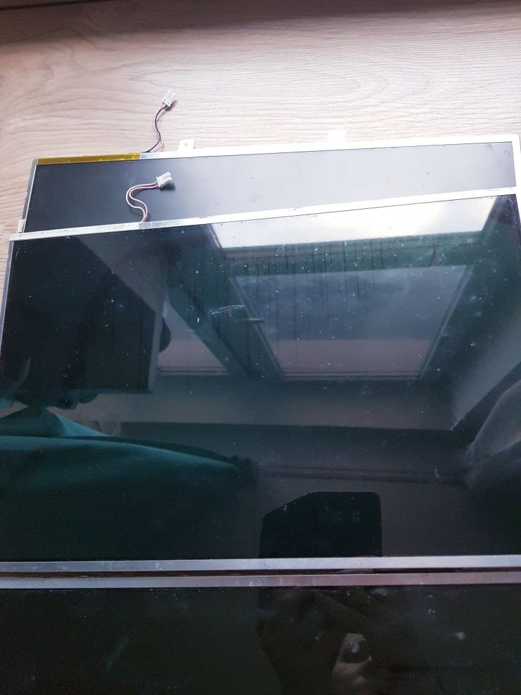 Sprzedam matrycy do laptopów 5 sztuk