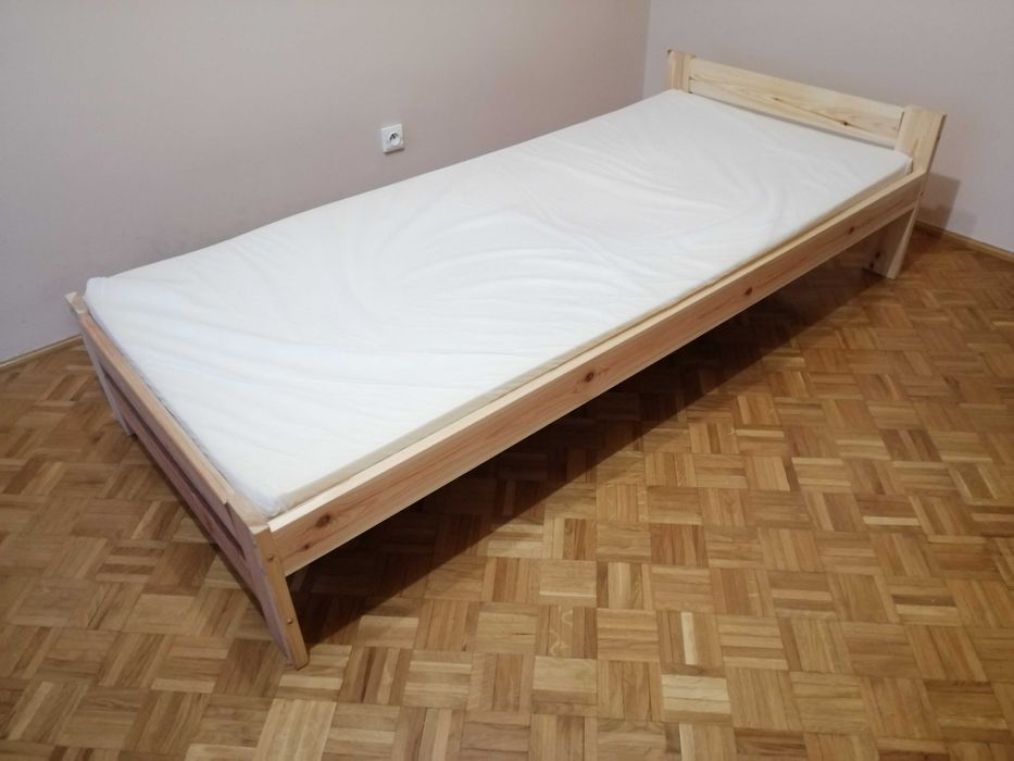 Łóżko pojedyncze drewniane 90x200 sosna z materacem