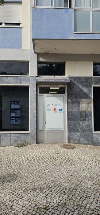 Trafaria - Escritórios para arrendar junto ao Rio Tejo