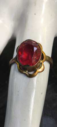 Stary pierścionek miedziak,tombak ,czerwone oczko 23. Vintage