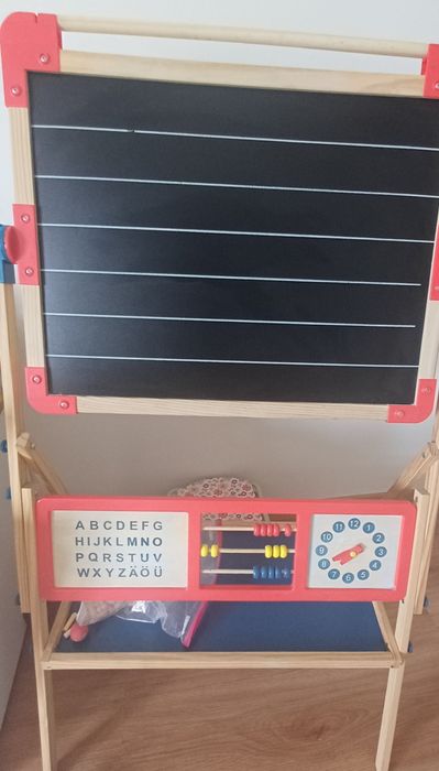 Quadro para criança com ardósia e com face magnetica como novo