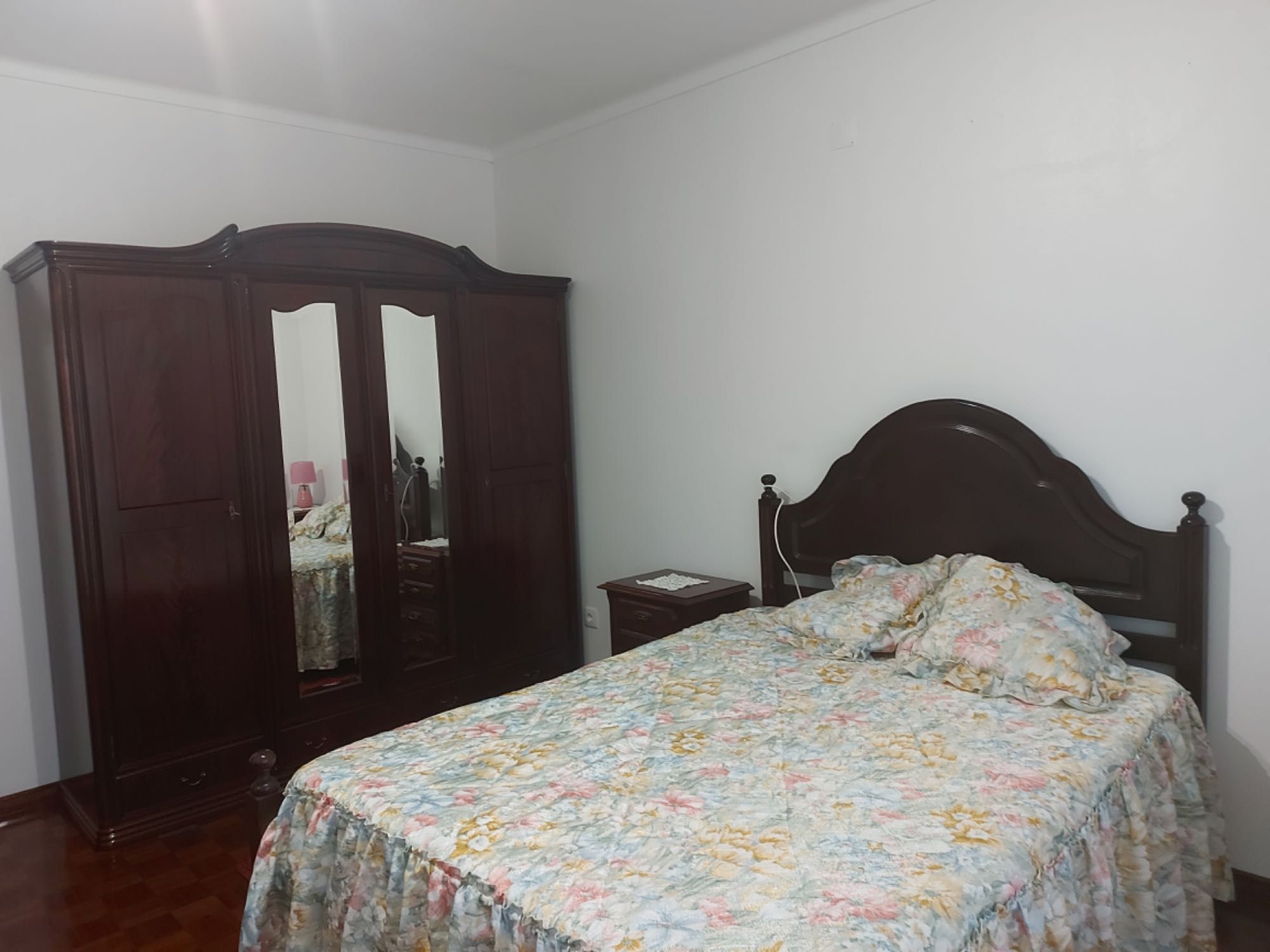 Quarto-Marinha Grande