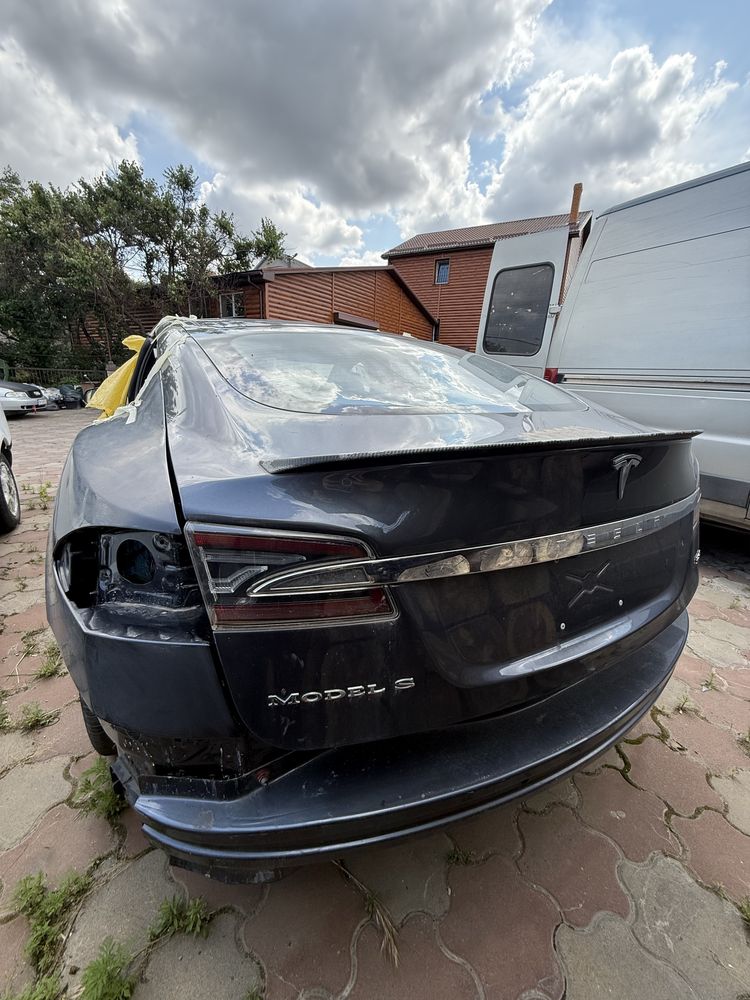 Tesla model S Performance (p85) | 2014 |