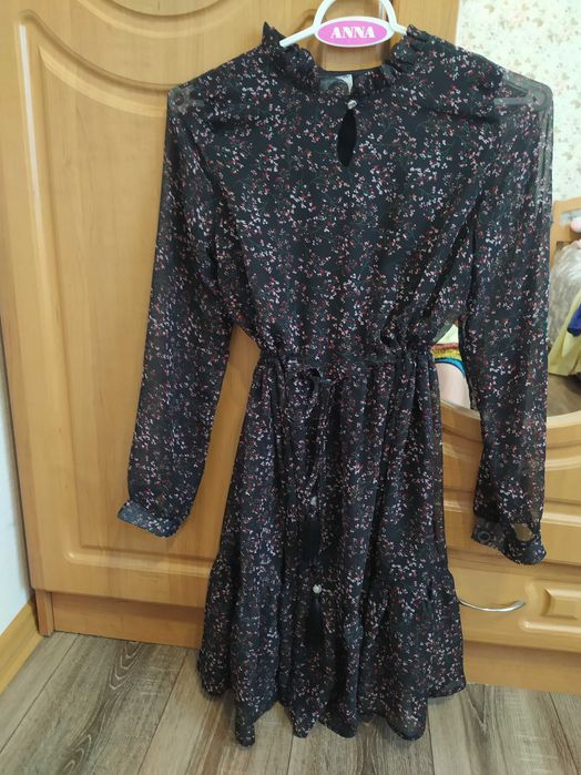 Сукня для дівчинки підлітка