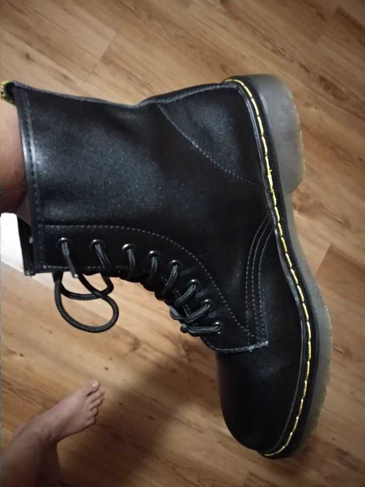 Нові ботінки Dr.Martens