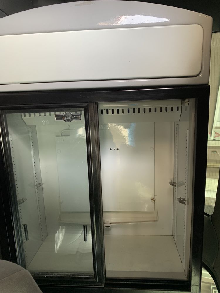 Холодильная витринна барная Витринный холодильник
