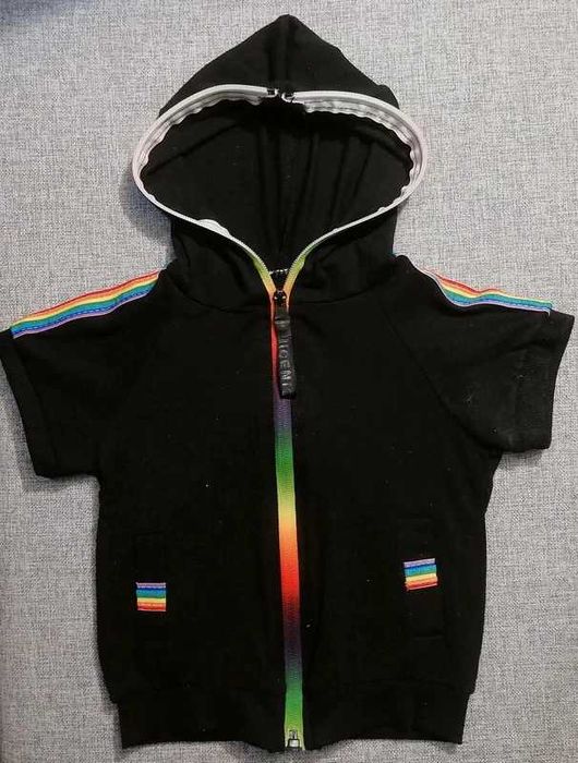 Zestaw: dresik z kapturem + t-shirt z kr. rękawkami rozmiar 62/68 cm
