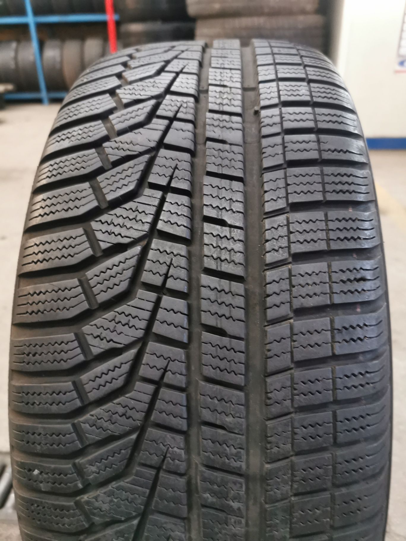 Opona 225/45R18 91H Hankook Winter i* cept evo2 7,5mm 2020r #143