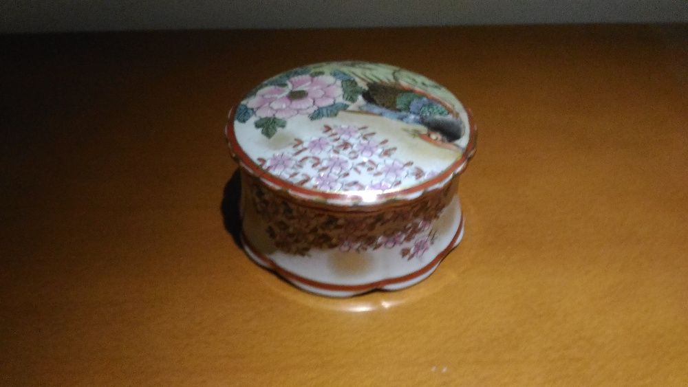 Guarda jóias em porcelana Chinesa pintado à mão. Novo