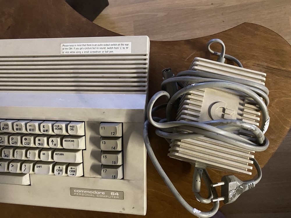 Commodore 64 plus zasilacz