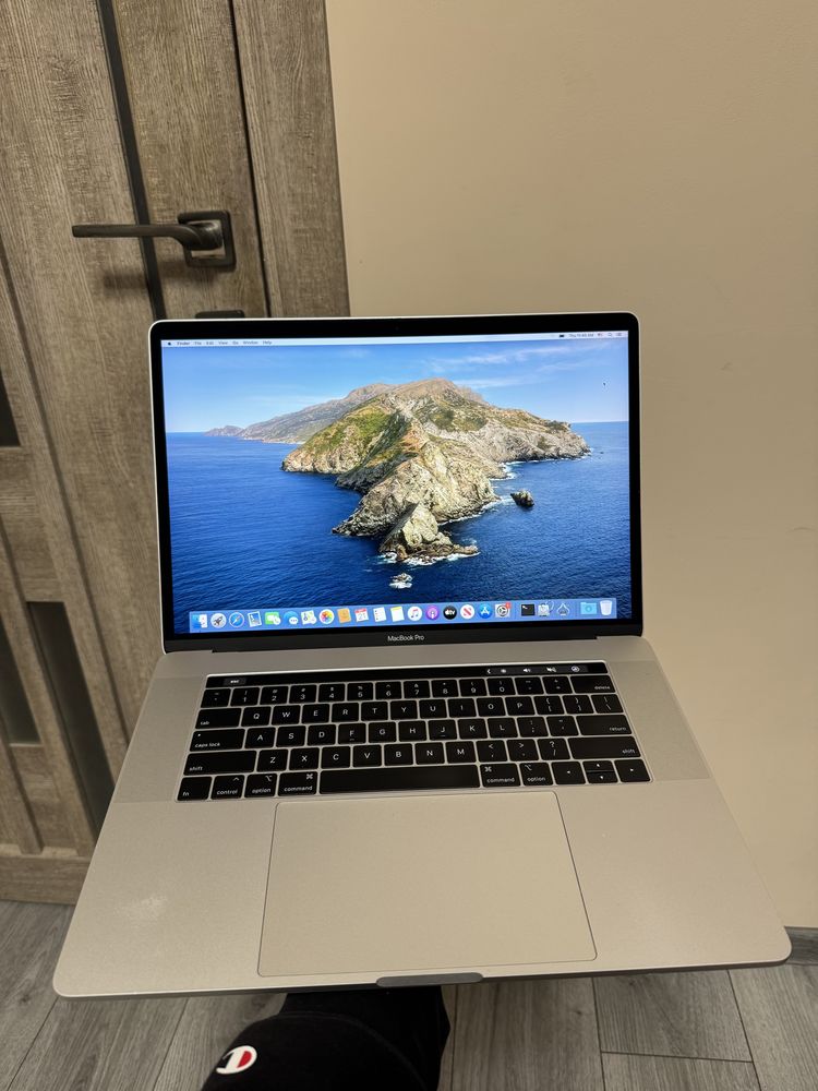 Macbook pro 15 2018 core i7 32/512gb amd pro 555x 4gb