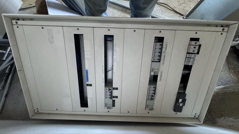 Quadro eletrico sem porta