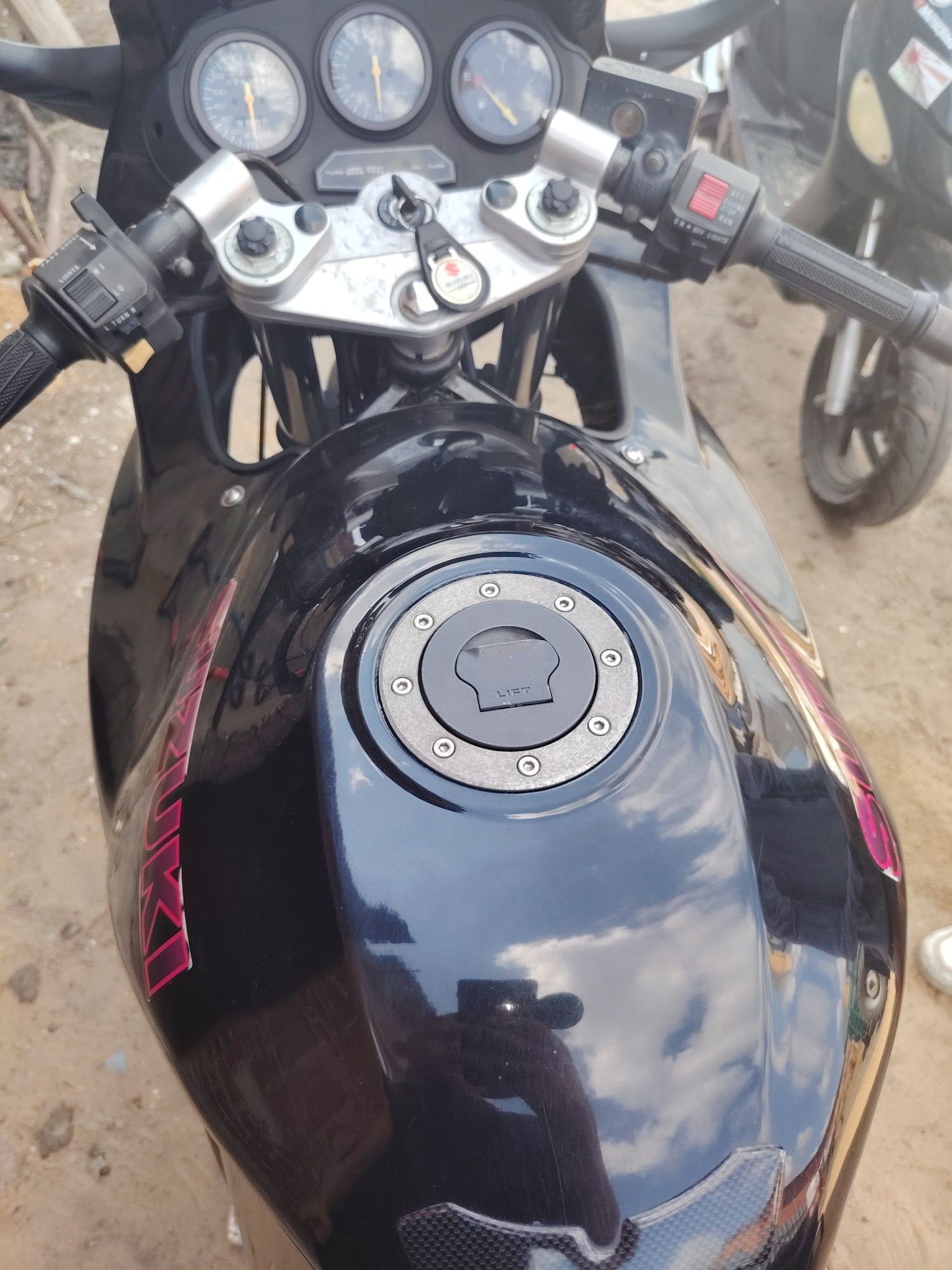 Suzuki gsx-f 600