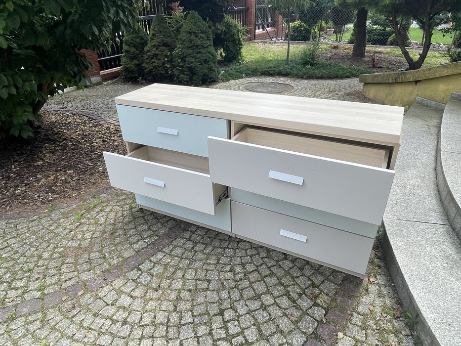 Zestaw mebli wykonanych na indywiduale zamówienie