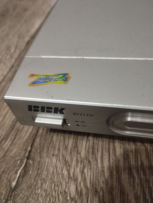 DVD відео плеєр  BBK DV313SI з функцією караоке