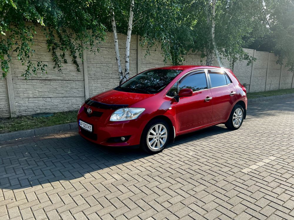 Продам Toyota Auris 1.6 AT