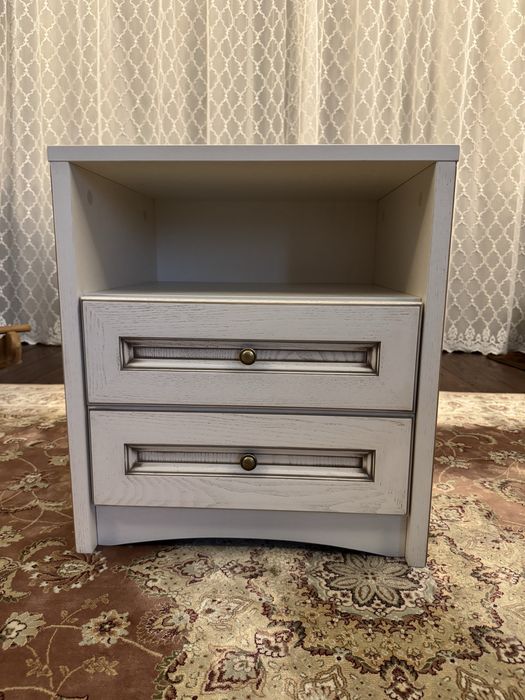 Тумба з шпонованого дерева з фурнітурою  Blum