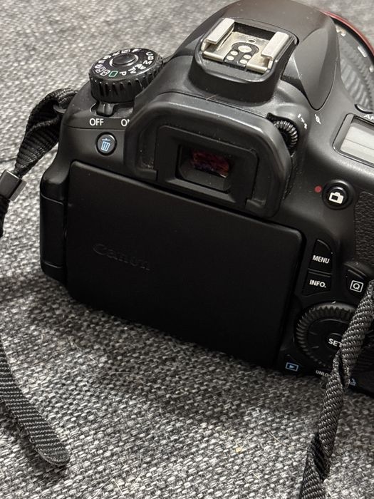 Canon eos 60d + etui + obiektyw 18-200mm + akumulator i ładowarka